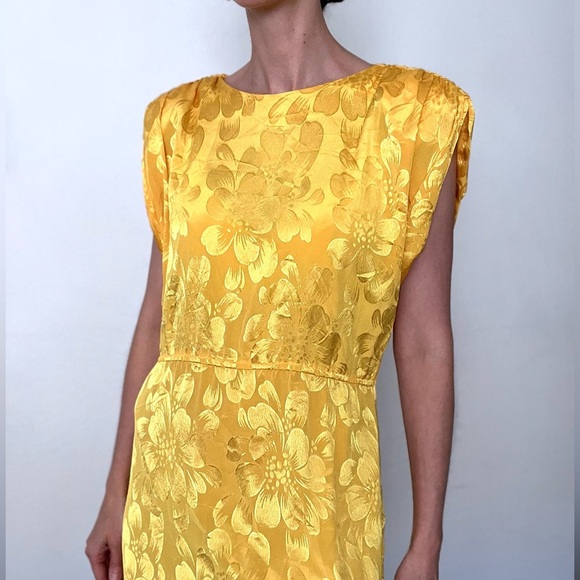 Elegant Yellow Floral Midi Dress - Picture 6 of 9